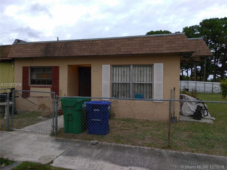 LOOKING FOR A GREAT INVESTMENT? Well look no further, this spacious 4 Bedroom 2 Bath town home is the perfect investment property for the savvy investor. Some upgrades have already been done but the property needs your final touches to bring out the beauty and the original grandeur of this Vista Verde hidden gem. This property is across from a beautiful park as well as in walking distance to the bus line and main arteries of the city.Don't walk,run to this investment. CASH ONLY