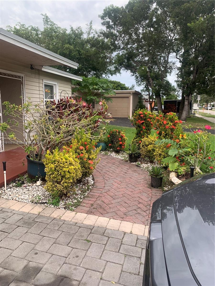 NORTH LAUDERDALE VILLAGE - Residential