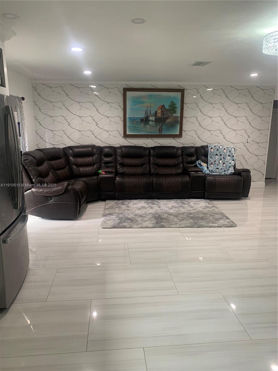 NORTH LAUDERDALE VILLAGE - Residential