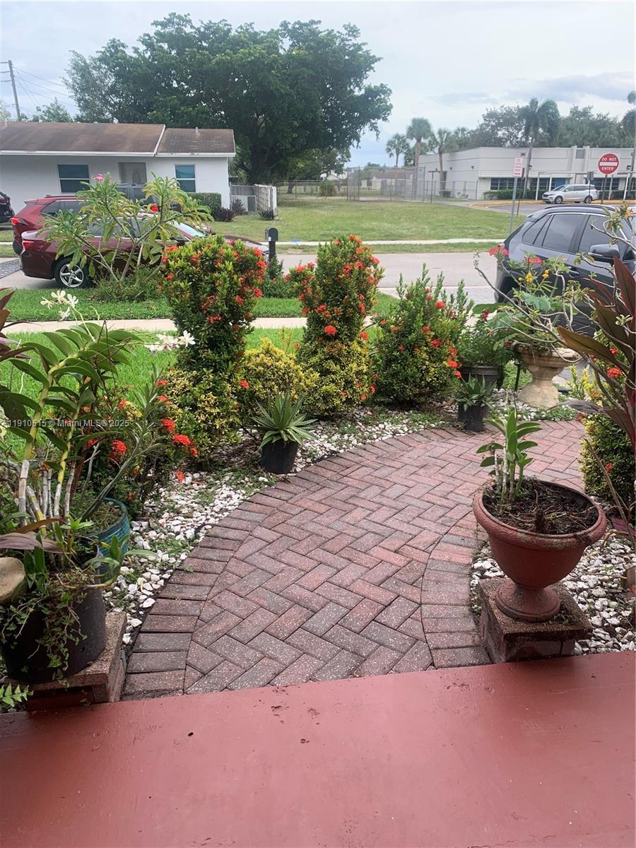 NORTH LAUDERDALE VILLAGE - Residential