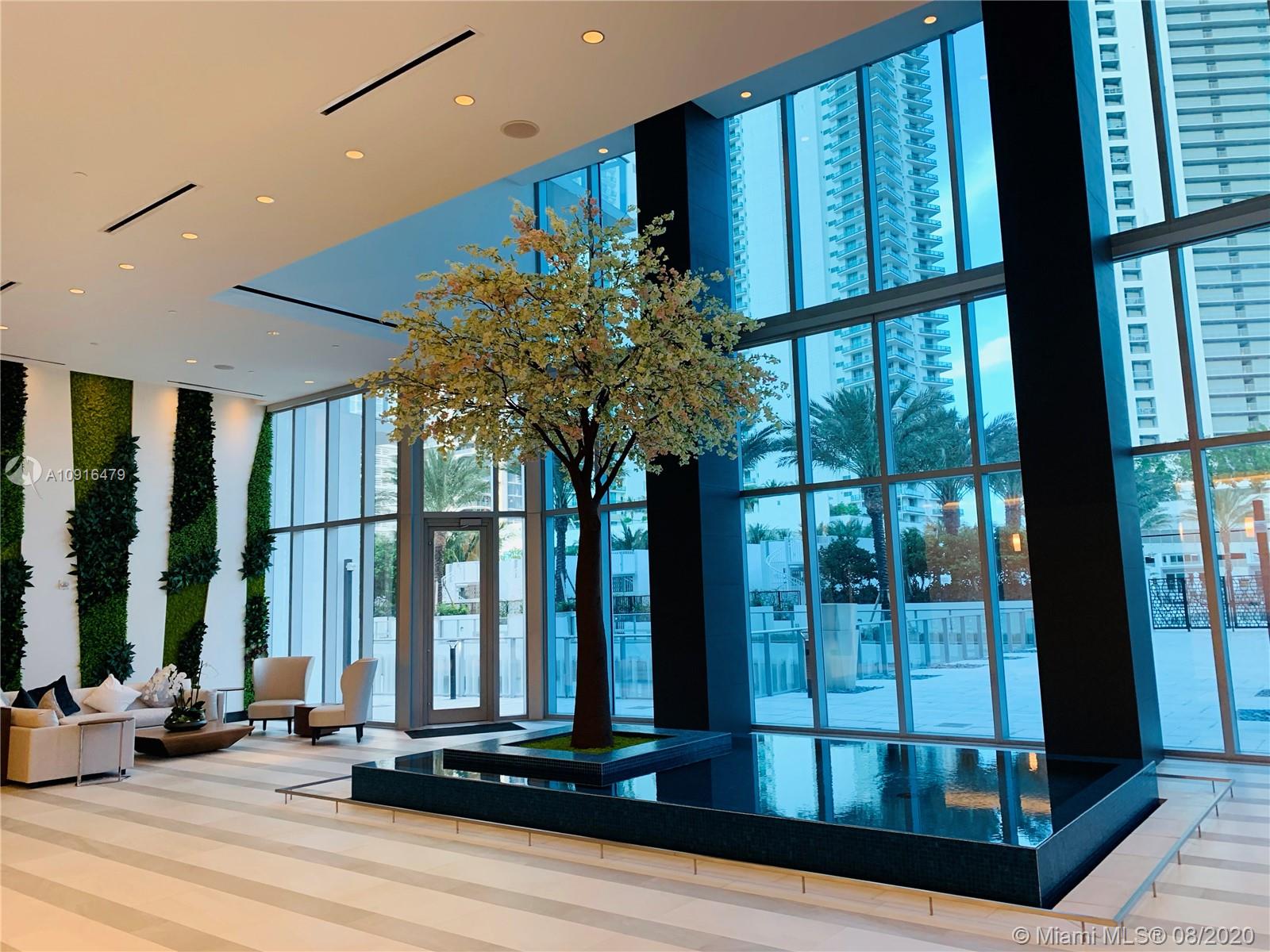 PARAMOUNT MIAMI WORLDCENT - Residential Lease