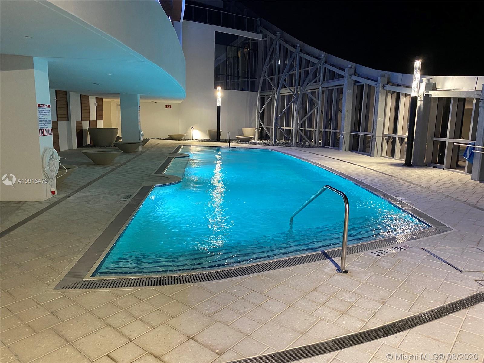 PARAMOUNT MIAMI WORLDCENT - Residential Lease