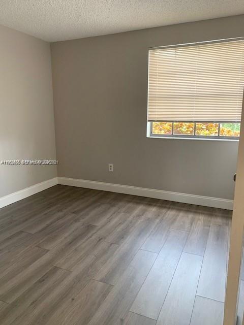 LAKESHORE CONDO #5 - Residential