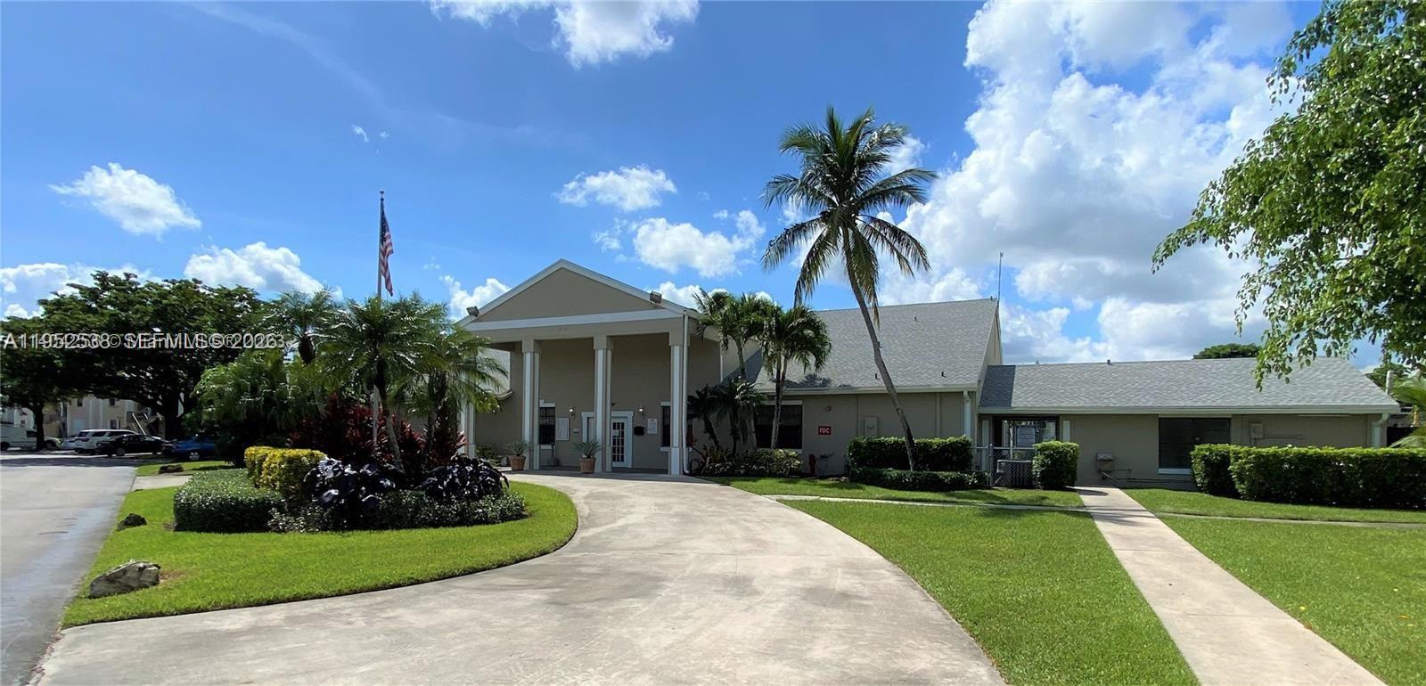 LAKESHORE CONDO #5 - Residential