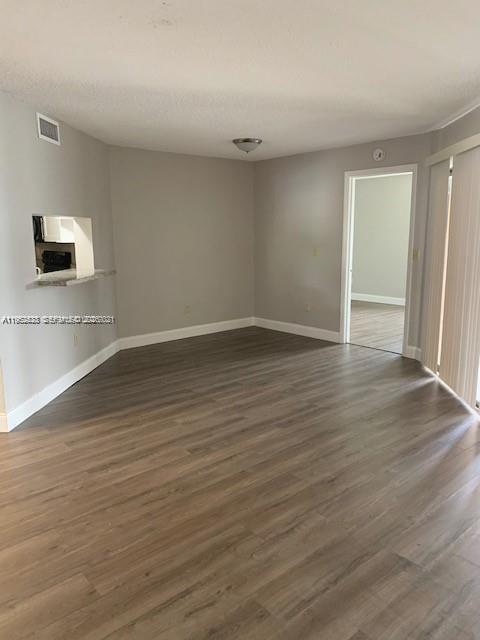 LAKESHORE CONDO #5 - Residential