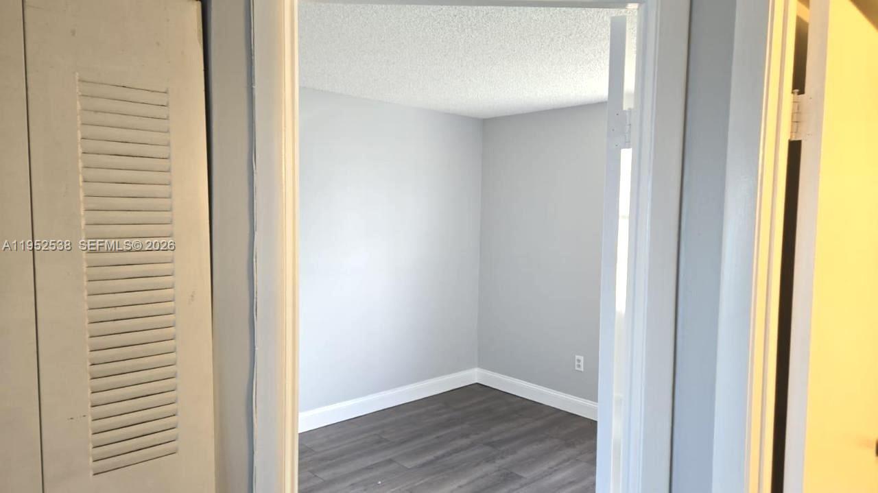 LAKESHORE CONDO #5 - Residential