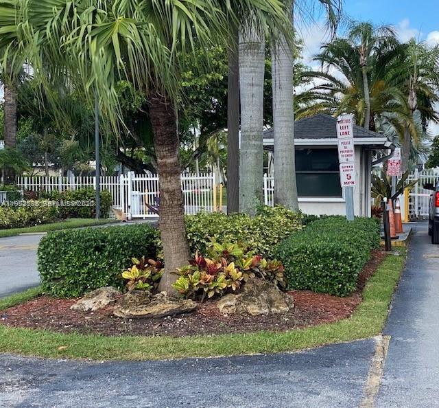 LAKESHORE CONDO #5 - Residential