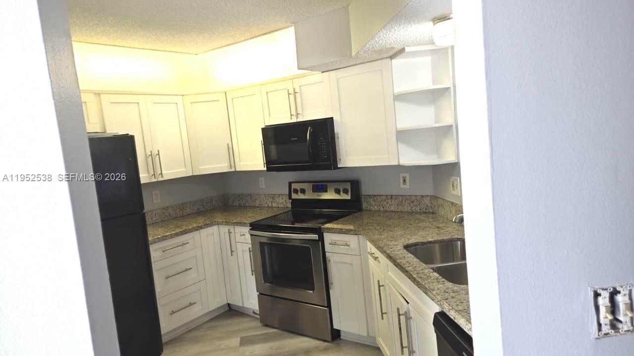 LAKESHORE CONDO #5 - Residential