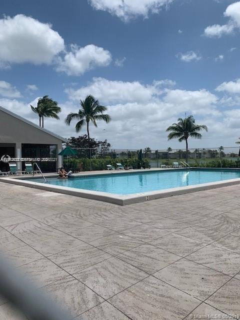 LAKESHORE CONDO #5 - Residential