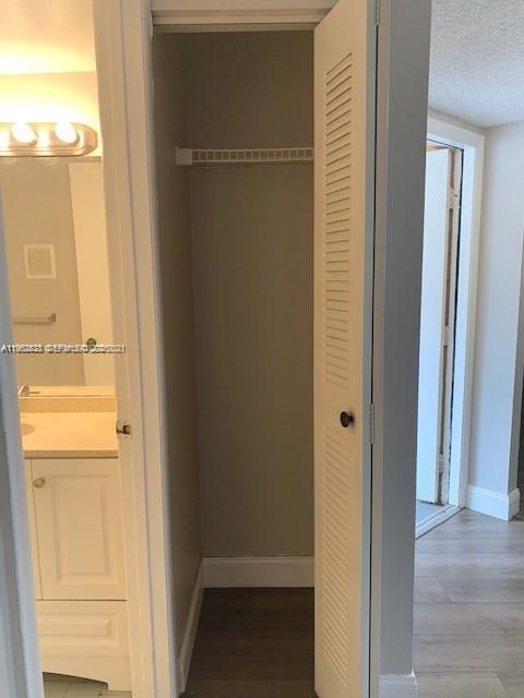 LAKESHORE CONDO #5 - Residential