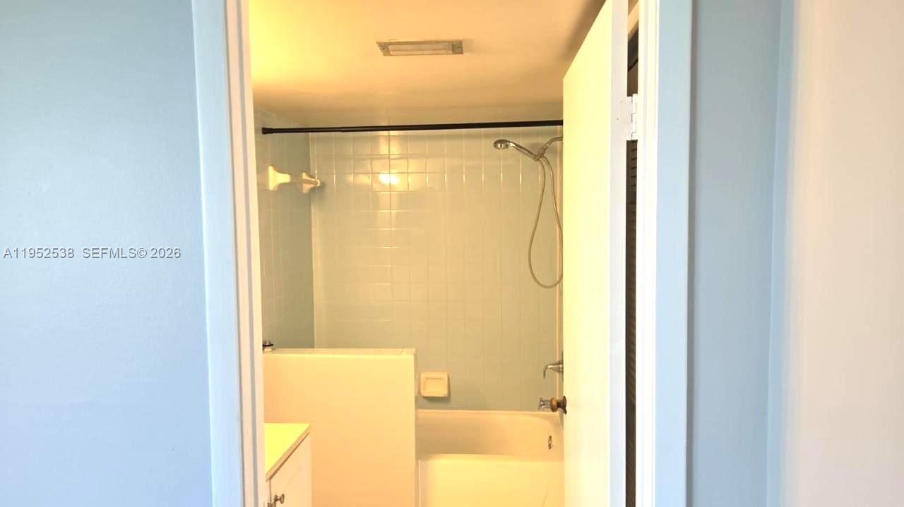 LAKESHORE CONDO #5 - Residential