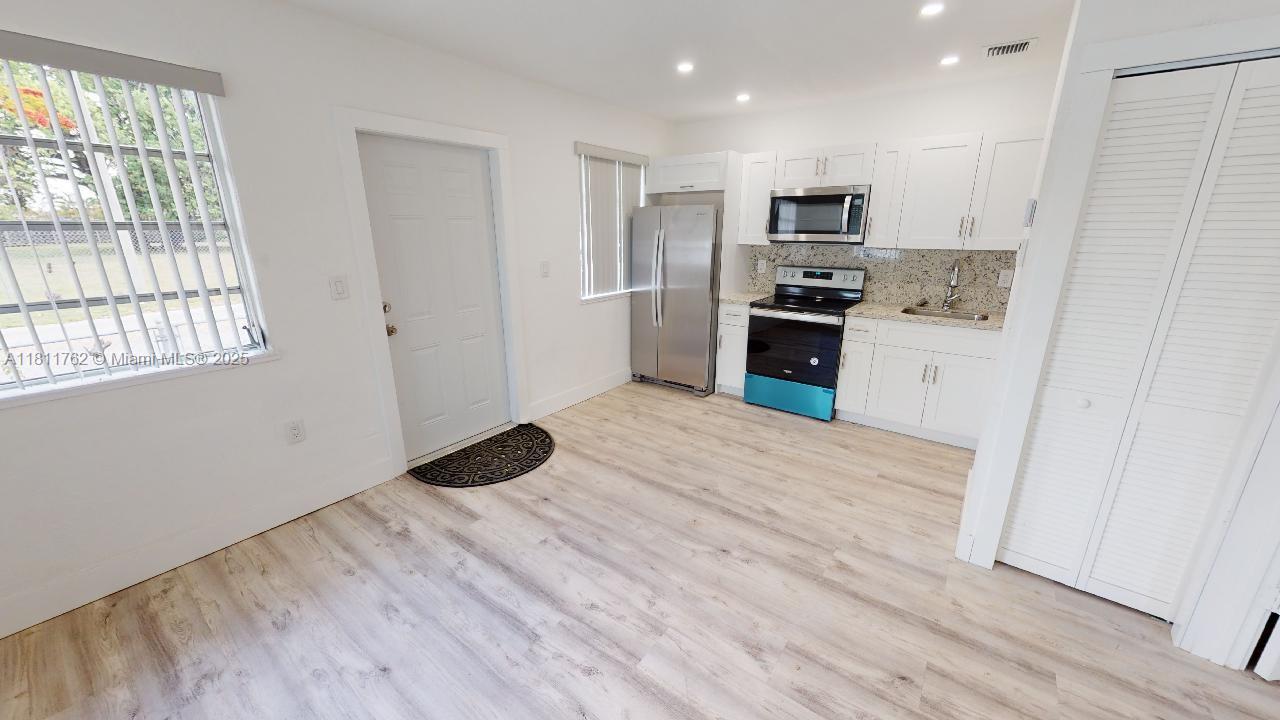 2392 Nw 9th St 2392, Miami, Broward County, Florida - 1 Bedrooms  
1 Bathrooms - 