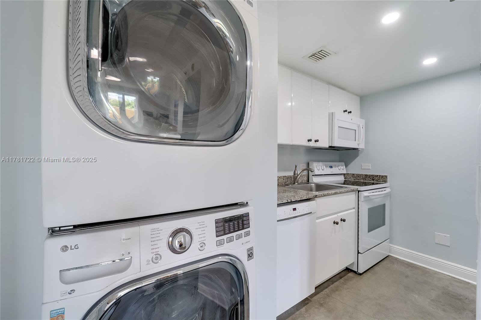 227 Michigan Ave 406