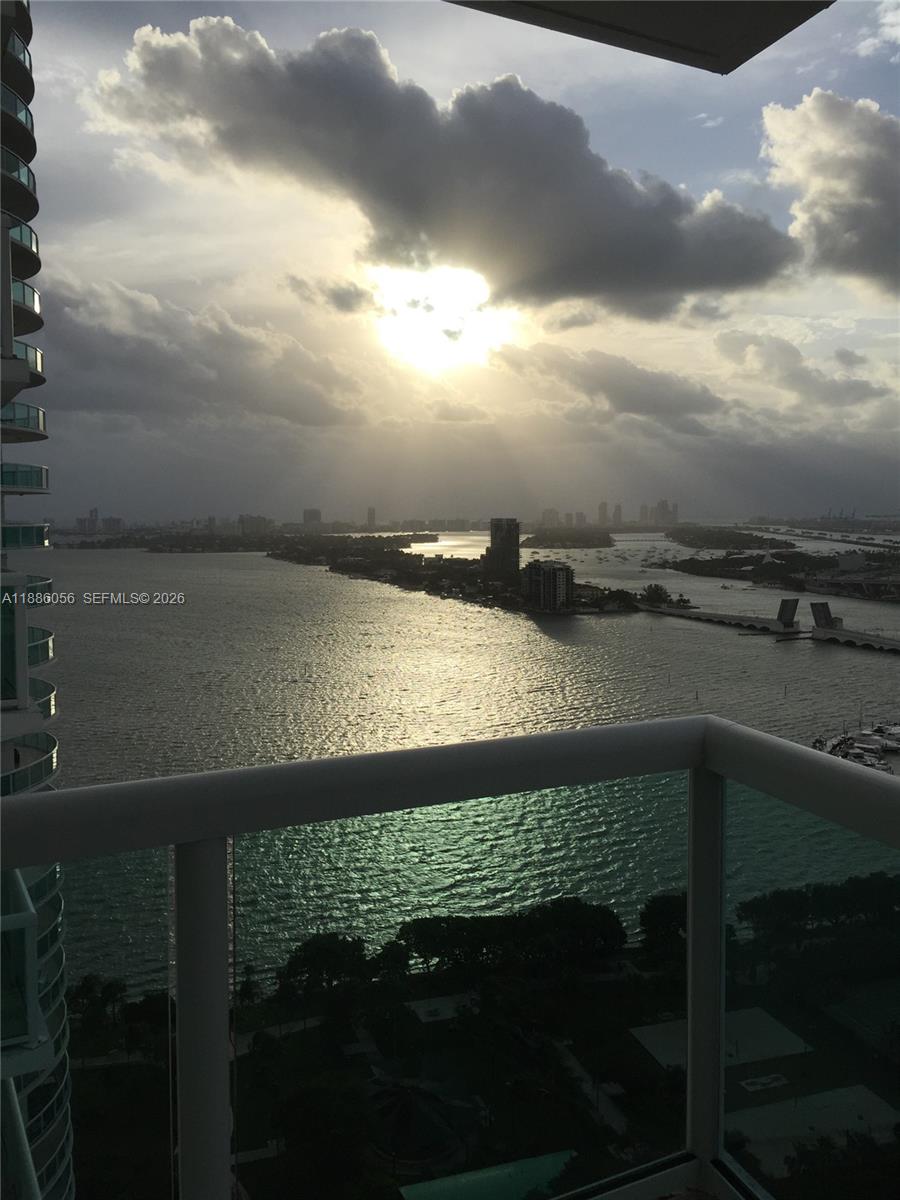 1800 N BAYSHORE DR 1715