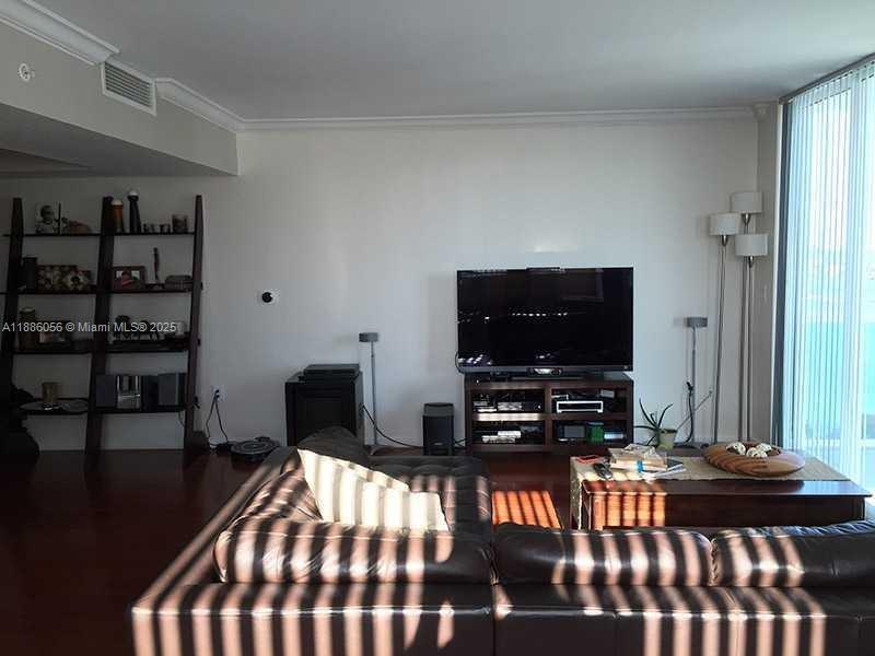 1800 N BAYSHORE DR 1715