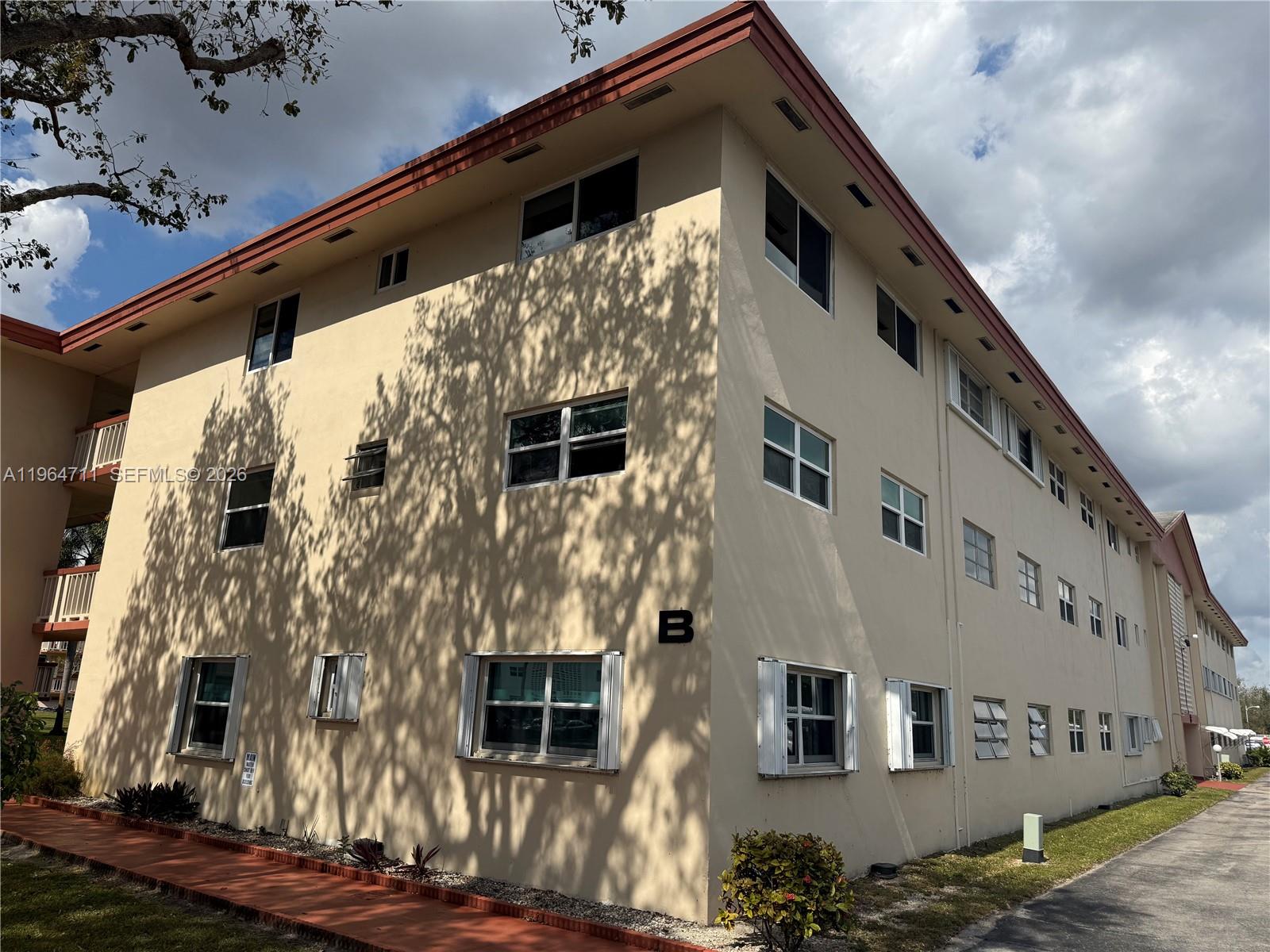 BEVERLY HILLS CONDO NUMBE - Residential