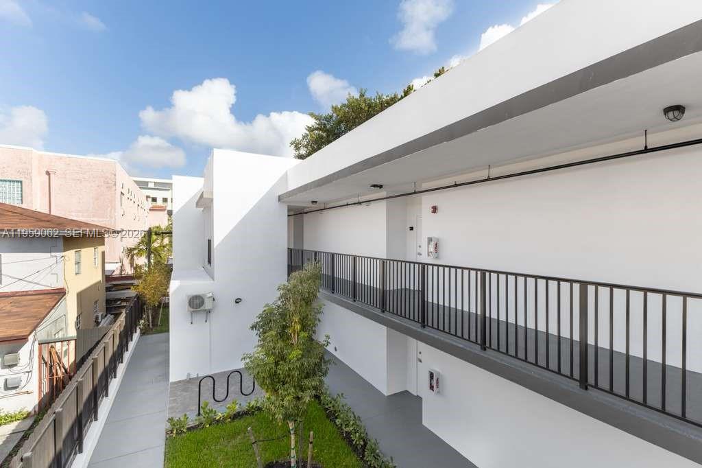 LAWRENCE ESTATE LAND CO - Residential Lease