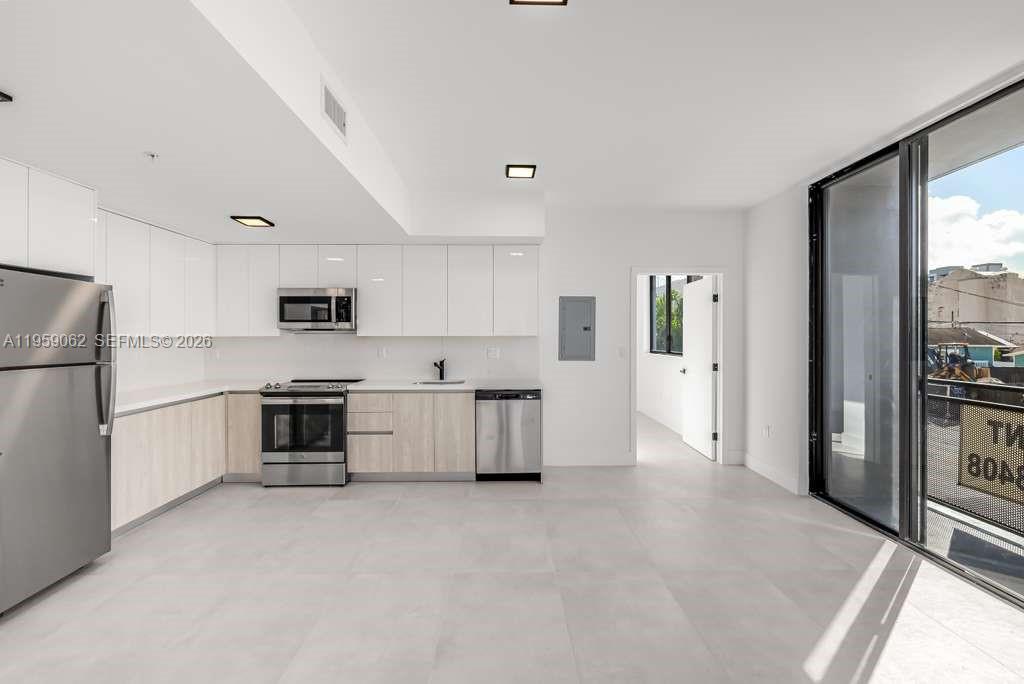 LAWRENCE ESTATE LAND CO - Residential Lease