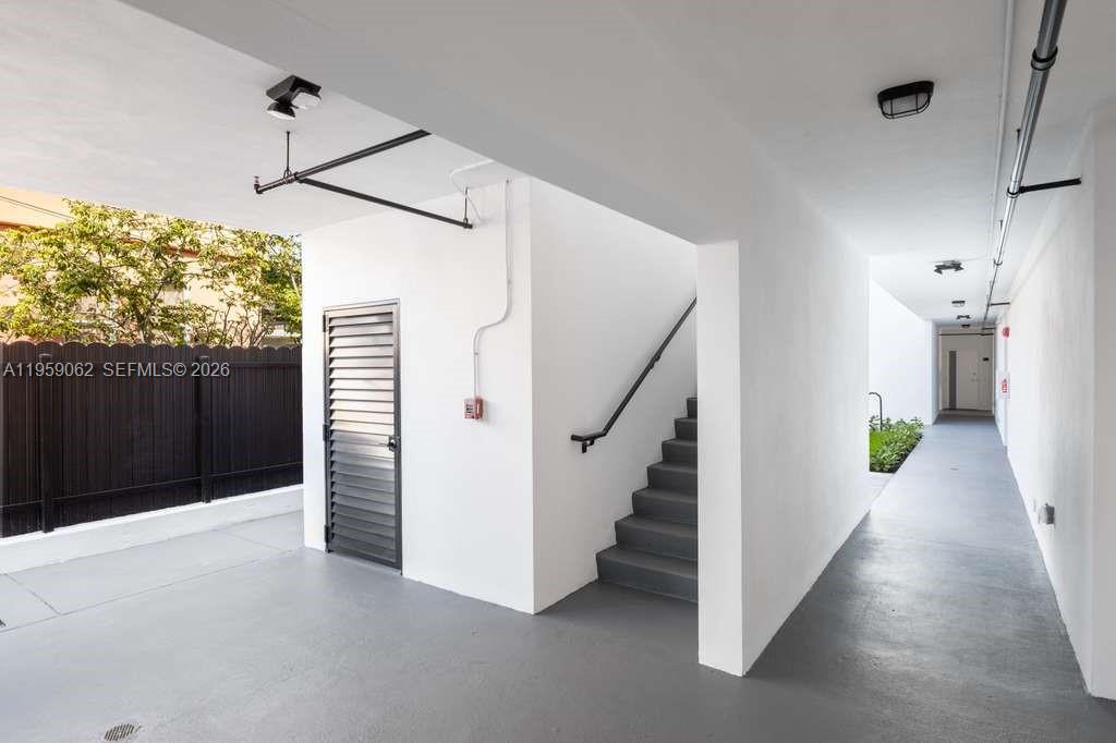 LAWRENCE ESTATE LAND CO - Residential Lease