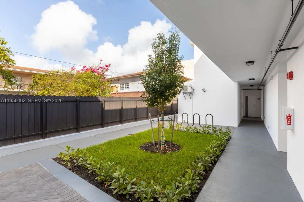 LAWRENCE ESTATE LAND CO - Residential Lease