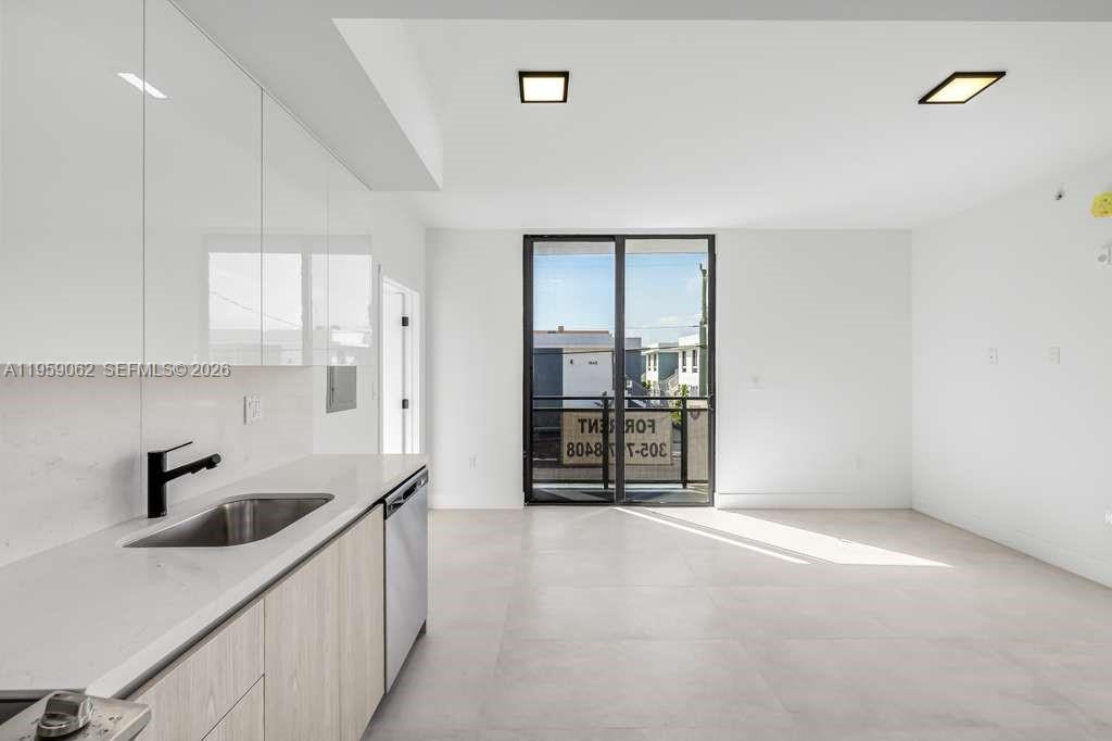 LAWRENCE ESTATE LAND CO - Residential Lease