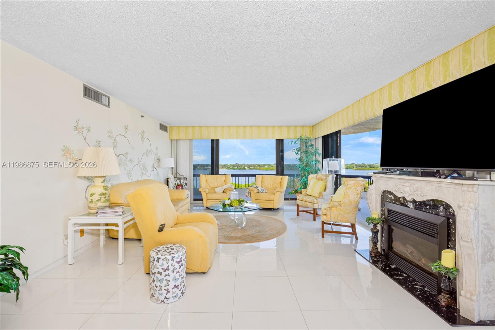 BEACH POINT CONDO - Residential
