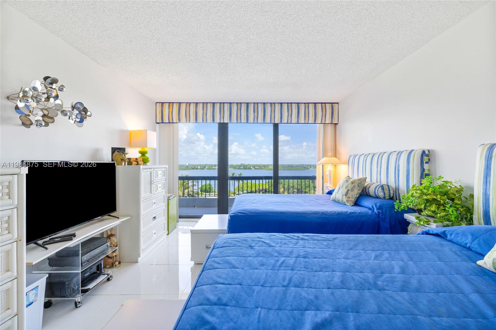 BEACH POINT CONDO - Residential