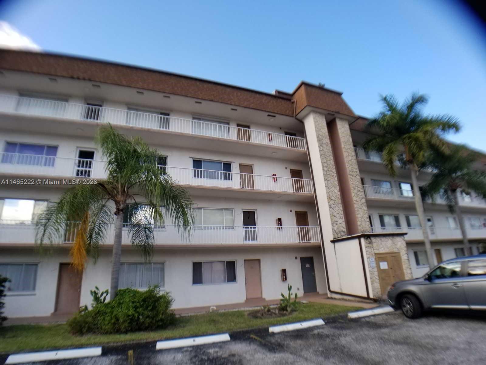 For Rent 1 bed/1 bath comfortable condo in a quiet neighborhood in Lake Worth. Freshly painted and ready to move. Close to major roads and highways in Lake Worth. Well maintained community with elevator, community pool, and grill area. Beautiful green areas.
REQUIREMENTS: Screening reports for all adults, INCOME: at least 3 times the rent (last 3 pay stubs). MOVE IN COST: 1st month rent 2 months security deposit, and application fees. Calls ONLY DURING BUSINESS HOURS (M-F 9am-6pm).