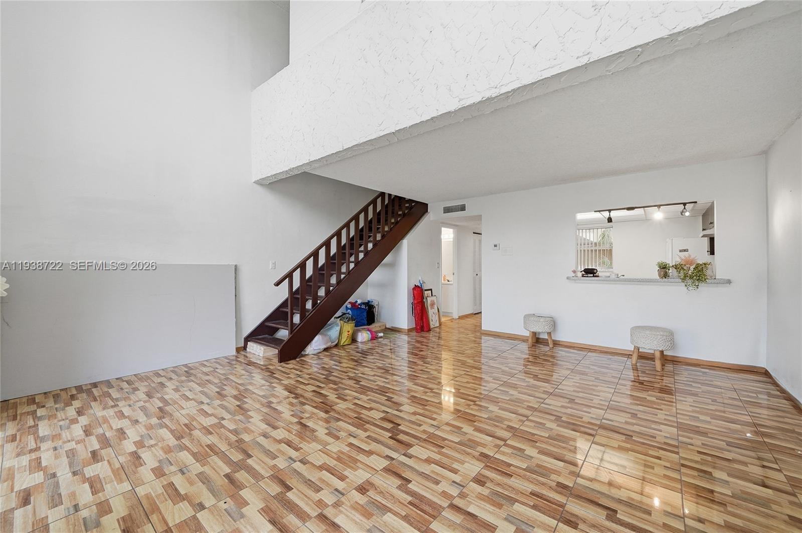 VENETIAN GARDENS AT COUNT - Residential