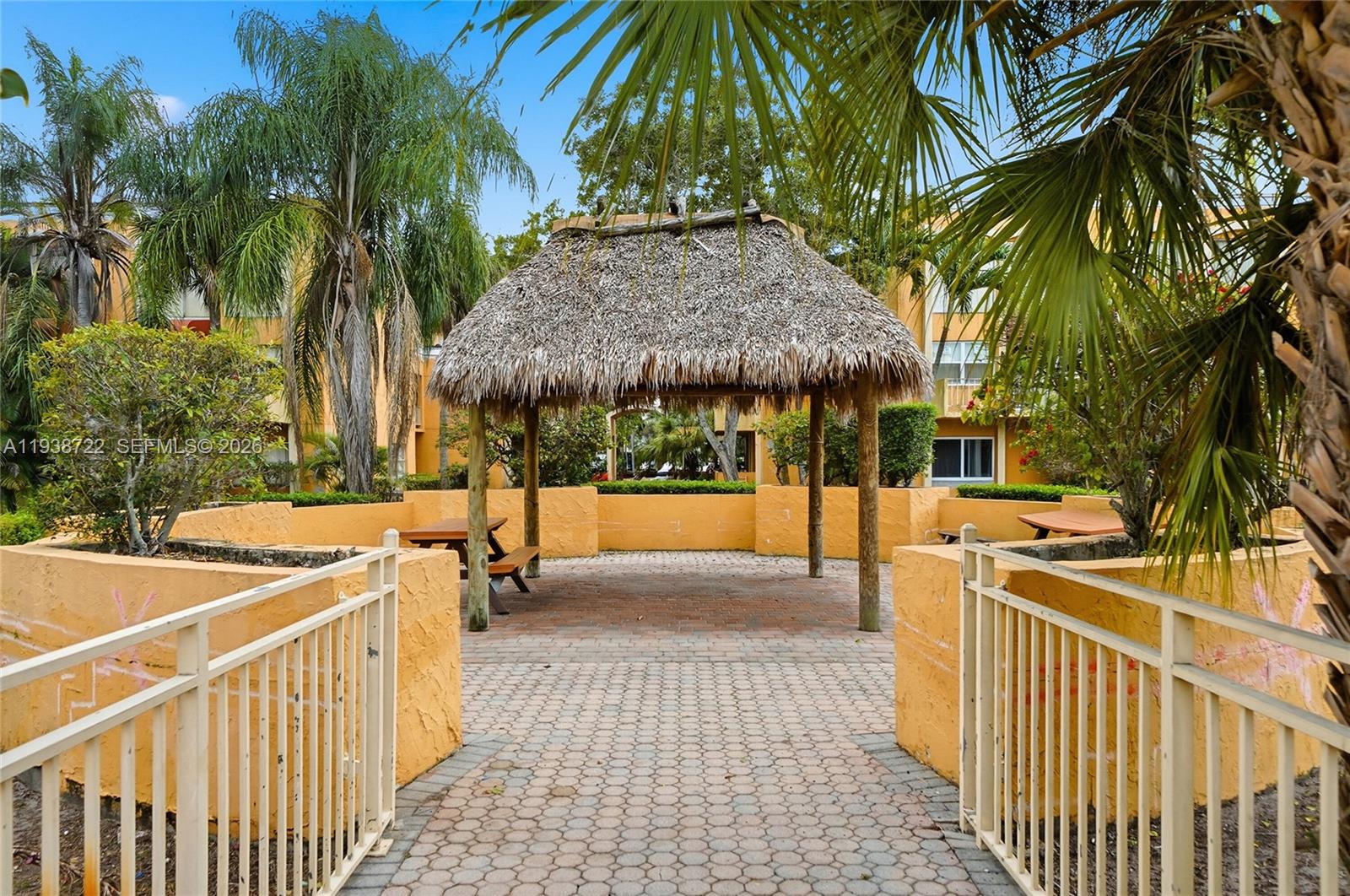 VENETIAN GARDENS AT COUNT - Residential