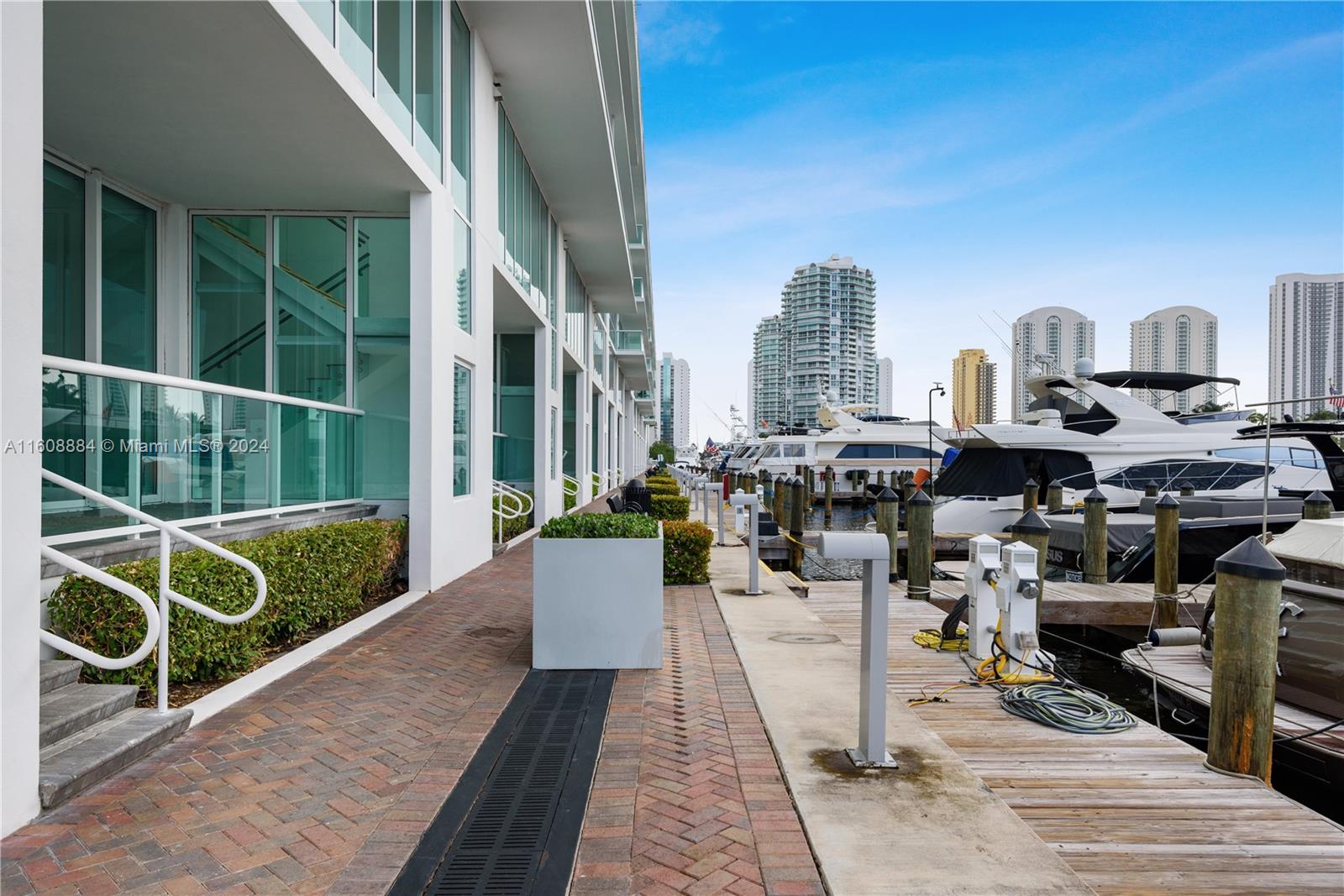 400 SUNNY ISLES CONDO EAS - Residential