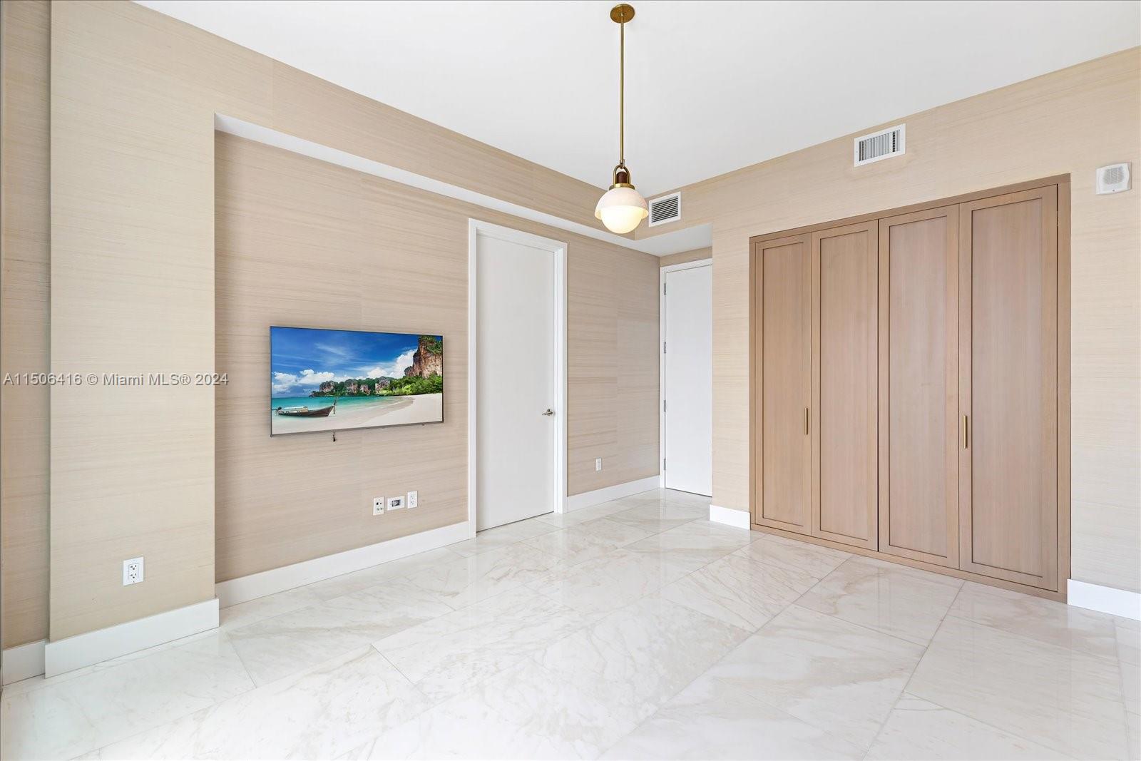 JADE SIGNATURE CONDO - Residential