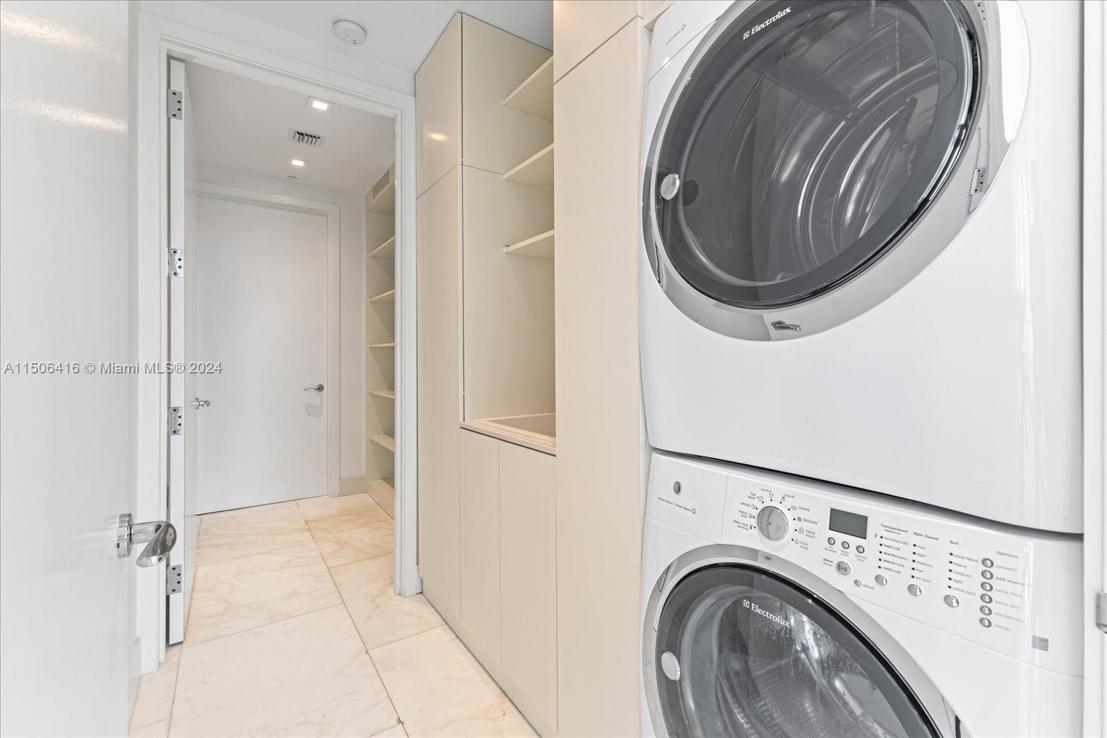 JADE SIGNATURE CONDO - Residential