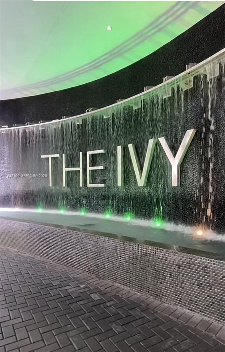 IVY CONDO 2 PARKIN+STORAGE - Residential