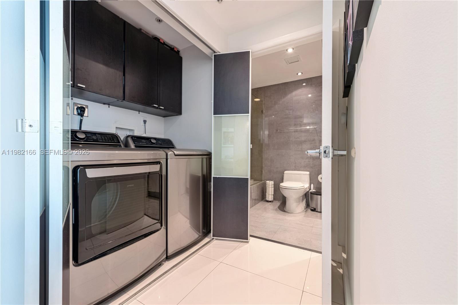 IVY CONDO 2 PARKIN+STORAGE - Residential