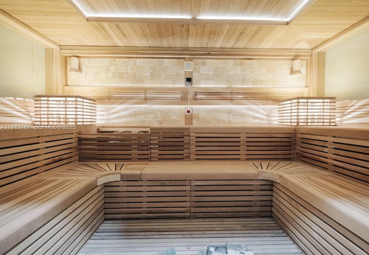 IVY CONDO 2 PARKIN+STORAGE - Residential