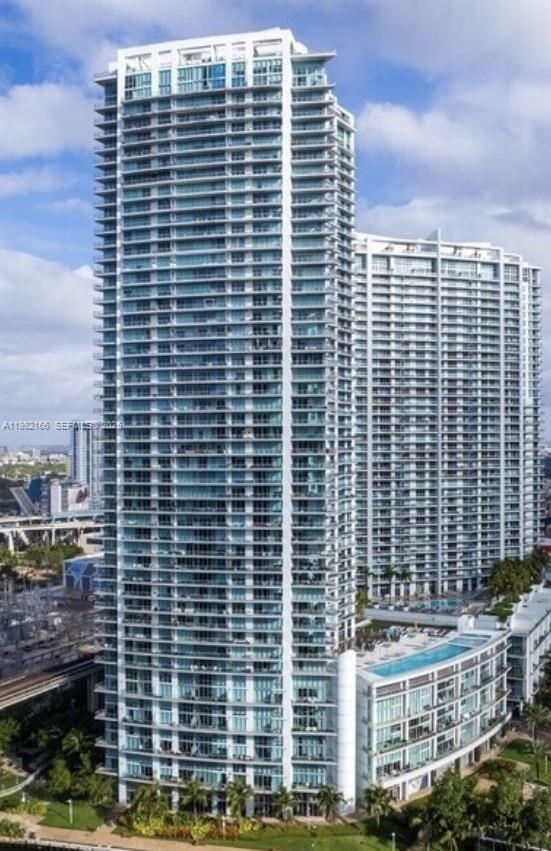 IVY CONDO 2 PARKIN+STORAGE - Residential