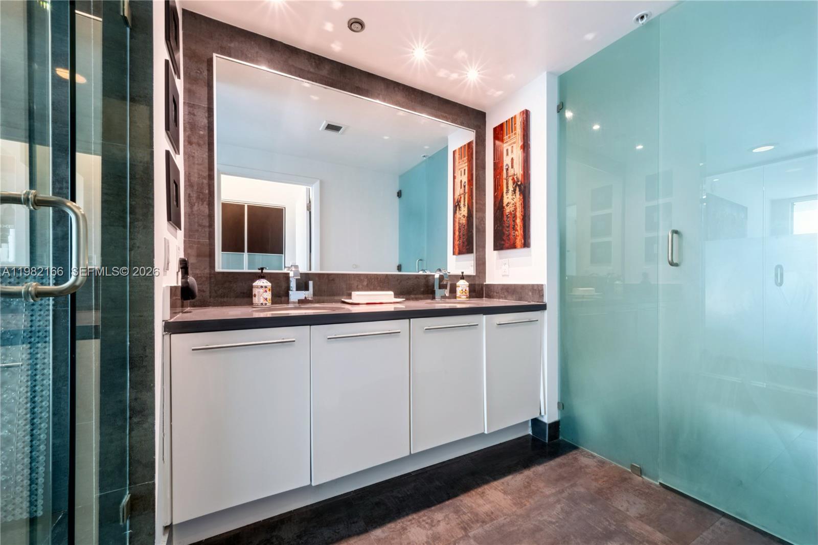 IVY CONDO 2 PARKIN+STORAGE - Residential