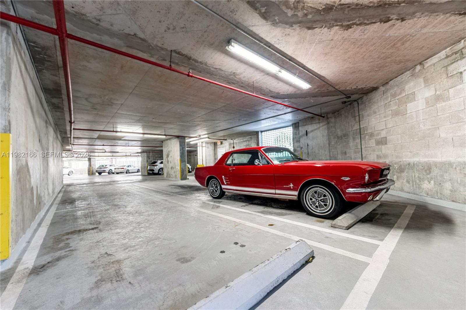 IVY CONDO 2 PARKIN+STORAGE - Residential