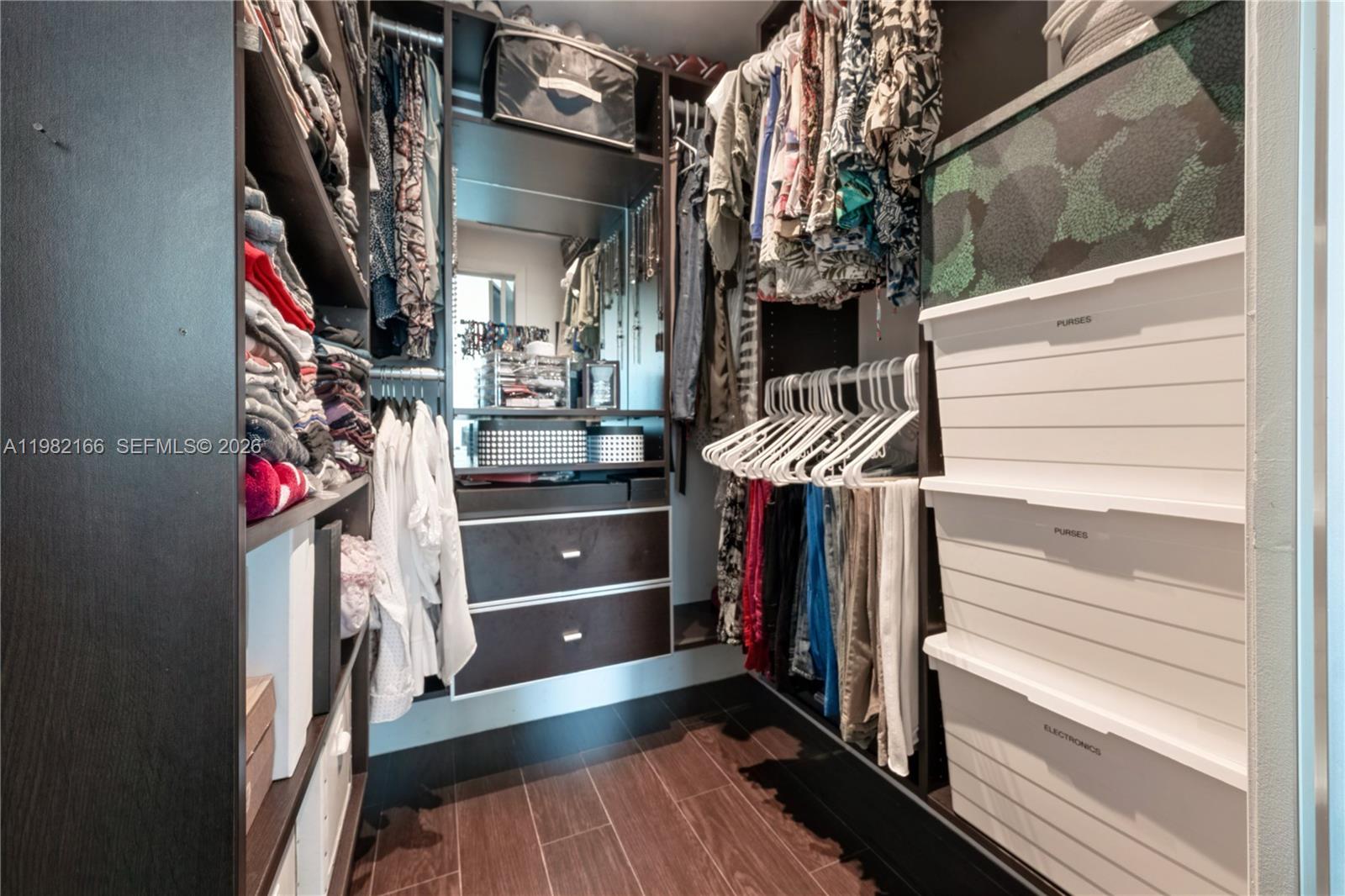 IVY CONDO 2 PARKIN+STORAGE - Residential