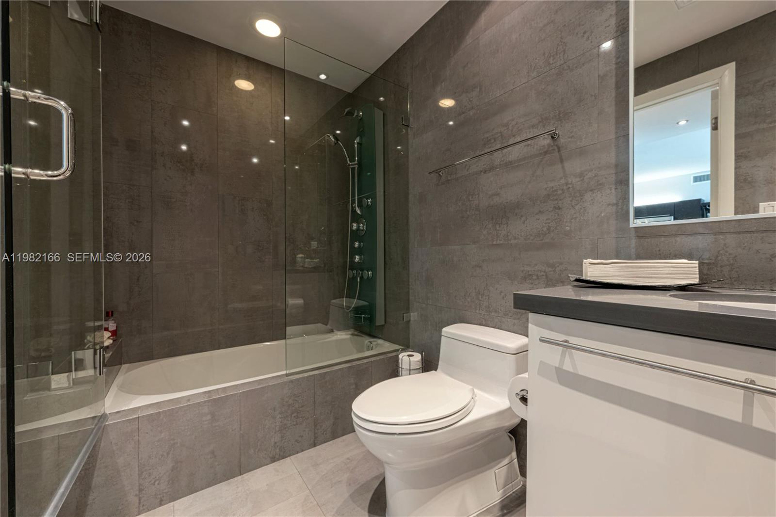 IVY CONDO 2 PARKIN+STORAGE - Residential