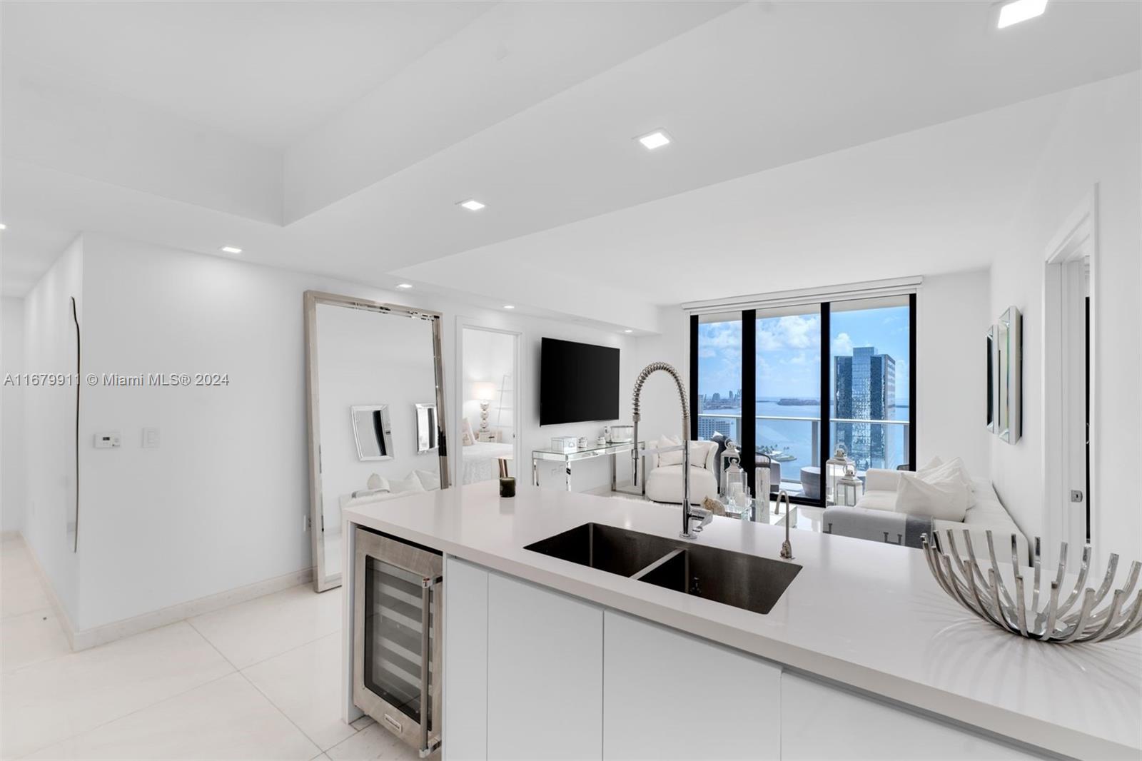 1010 BRICKELL CONDO - Residential Lease