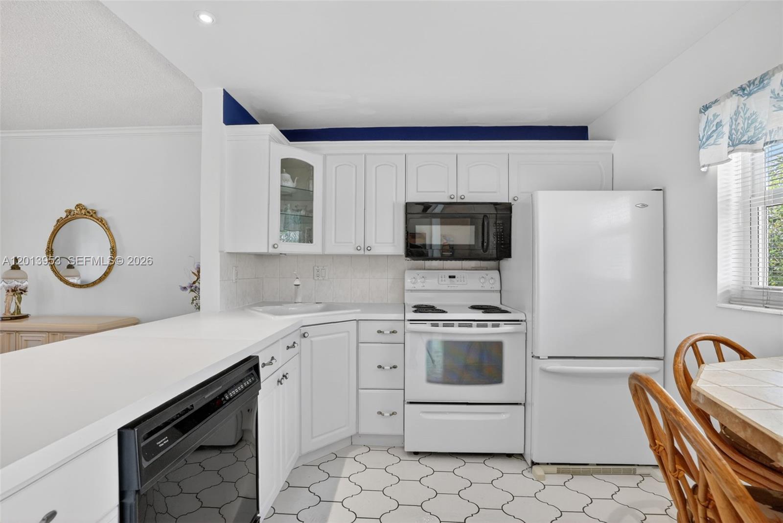 LAUDERDALE OAKS CONDO XII - Residential