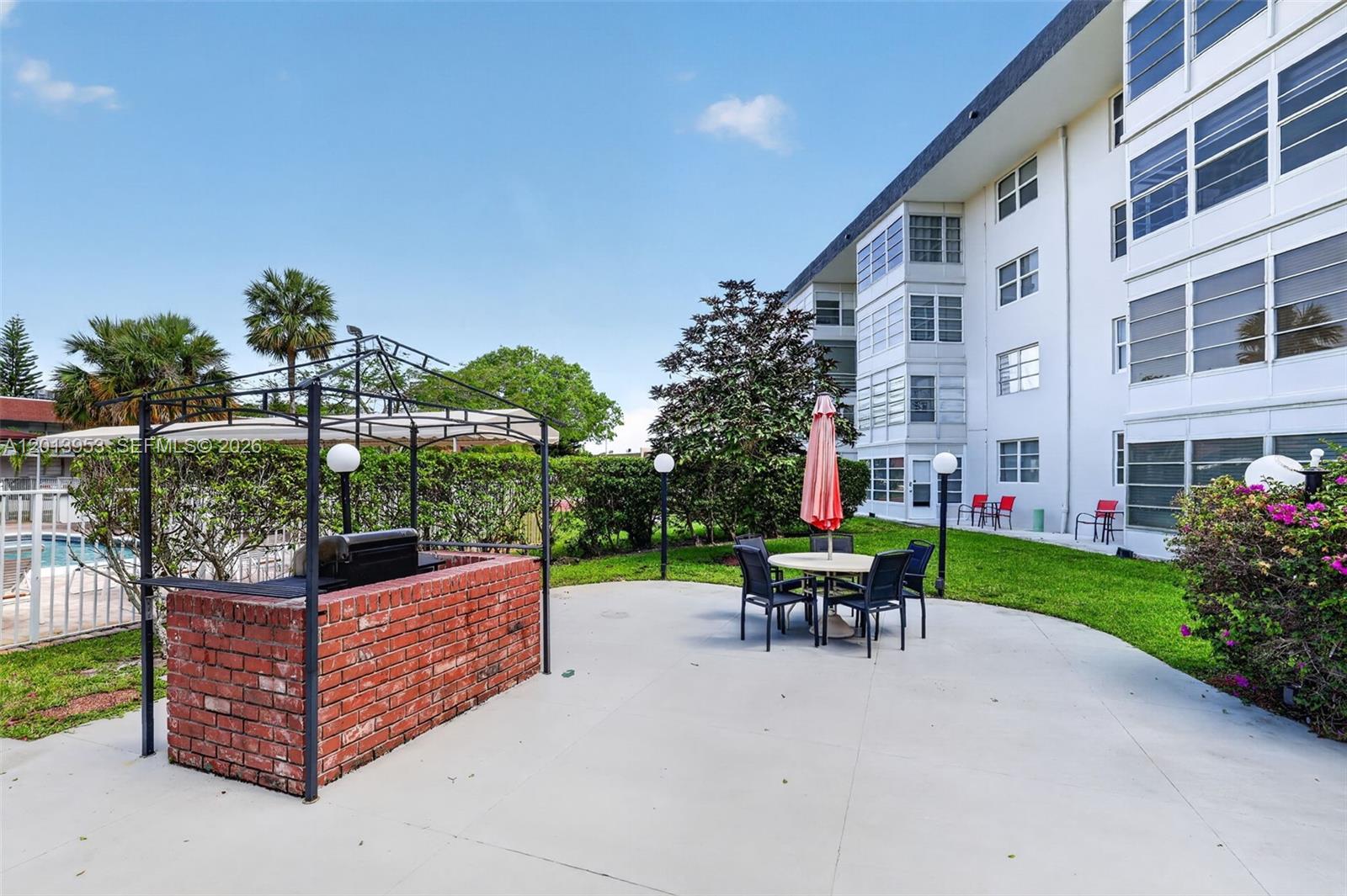 LAUDERDALE OAKS CONDO XII - Residential