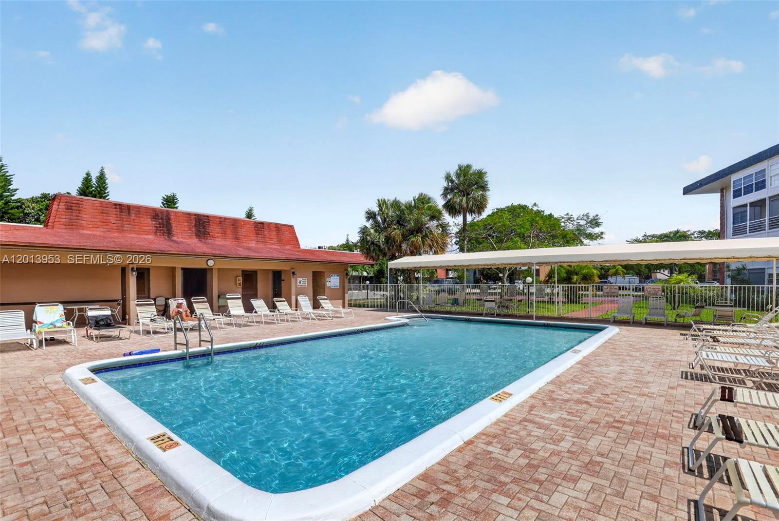LAUDERDALE OAKS CONDO XII - Residential