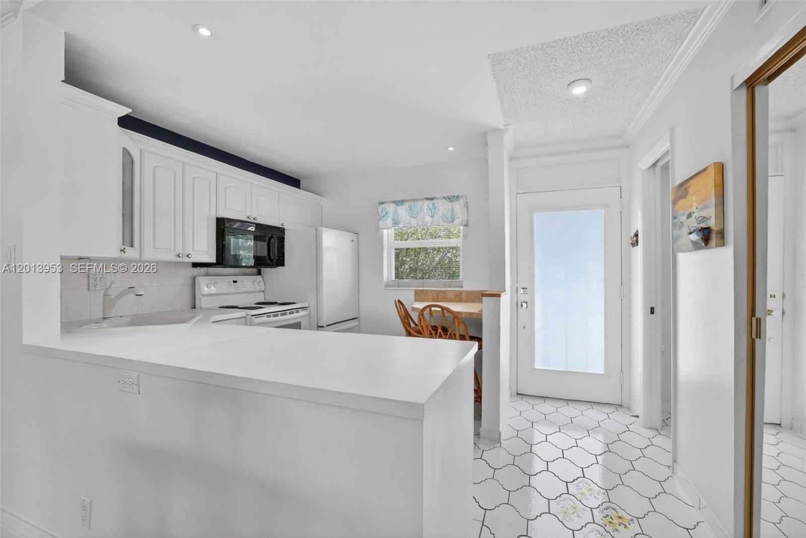 LAUDERDALE OAKS CONDO XII - Residential