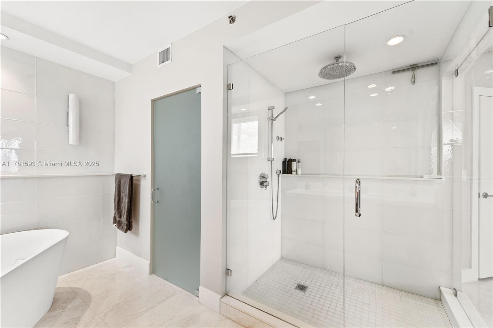 VISTA LAS OLAS CONDO - Residential