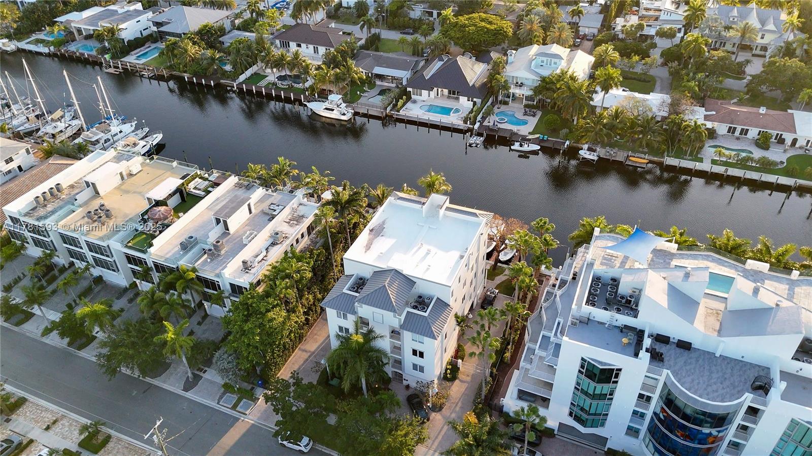 VISTA LAS OLAS CONDO - Residential