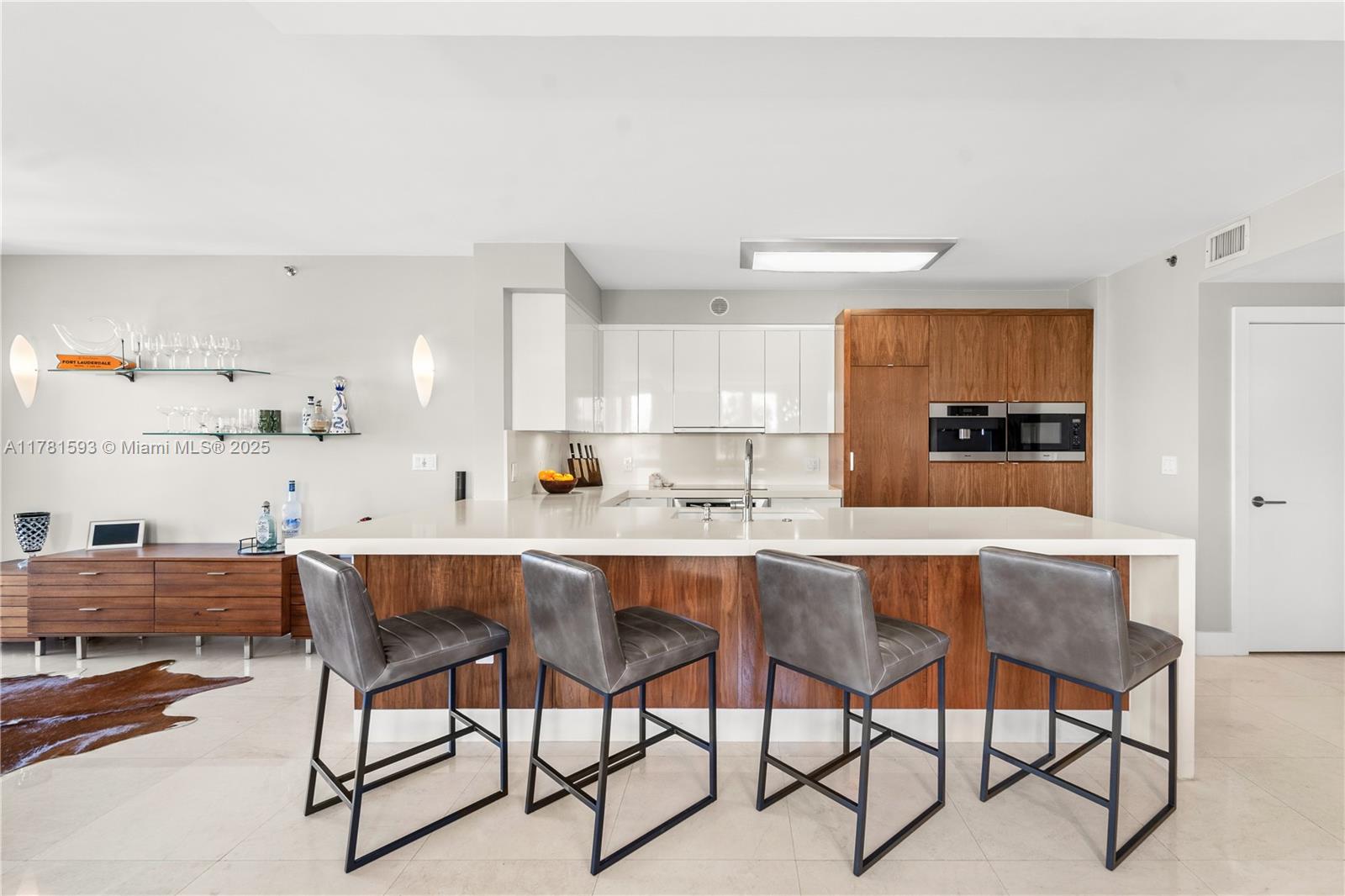 VISTA LAS OLAS CONDO - Residential