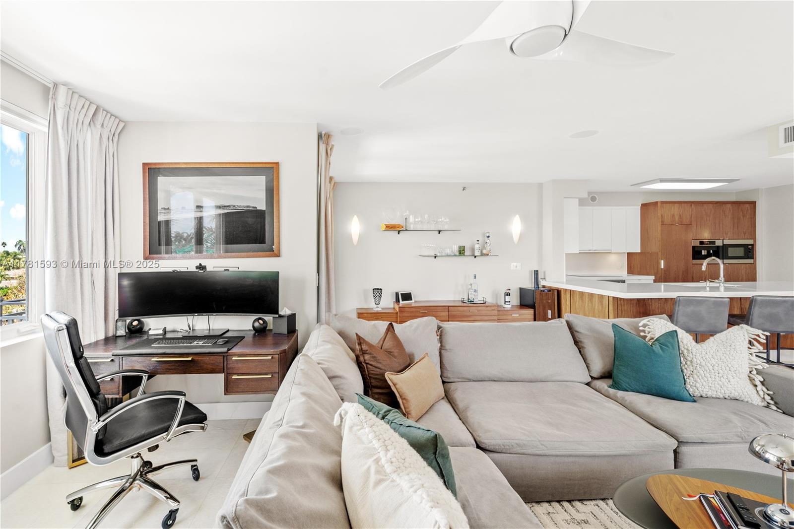 VISTA LAS OLAS CONDO - Residential